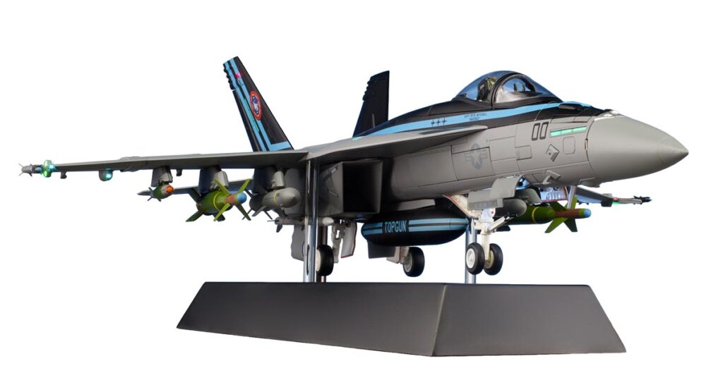 【全長約76cmx全幅約56cmｘ全高約23cm】
※シリーズに専用台座が付属します。